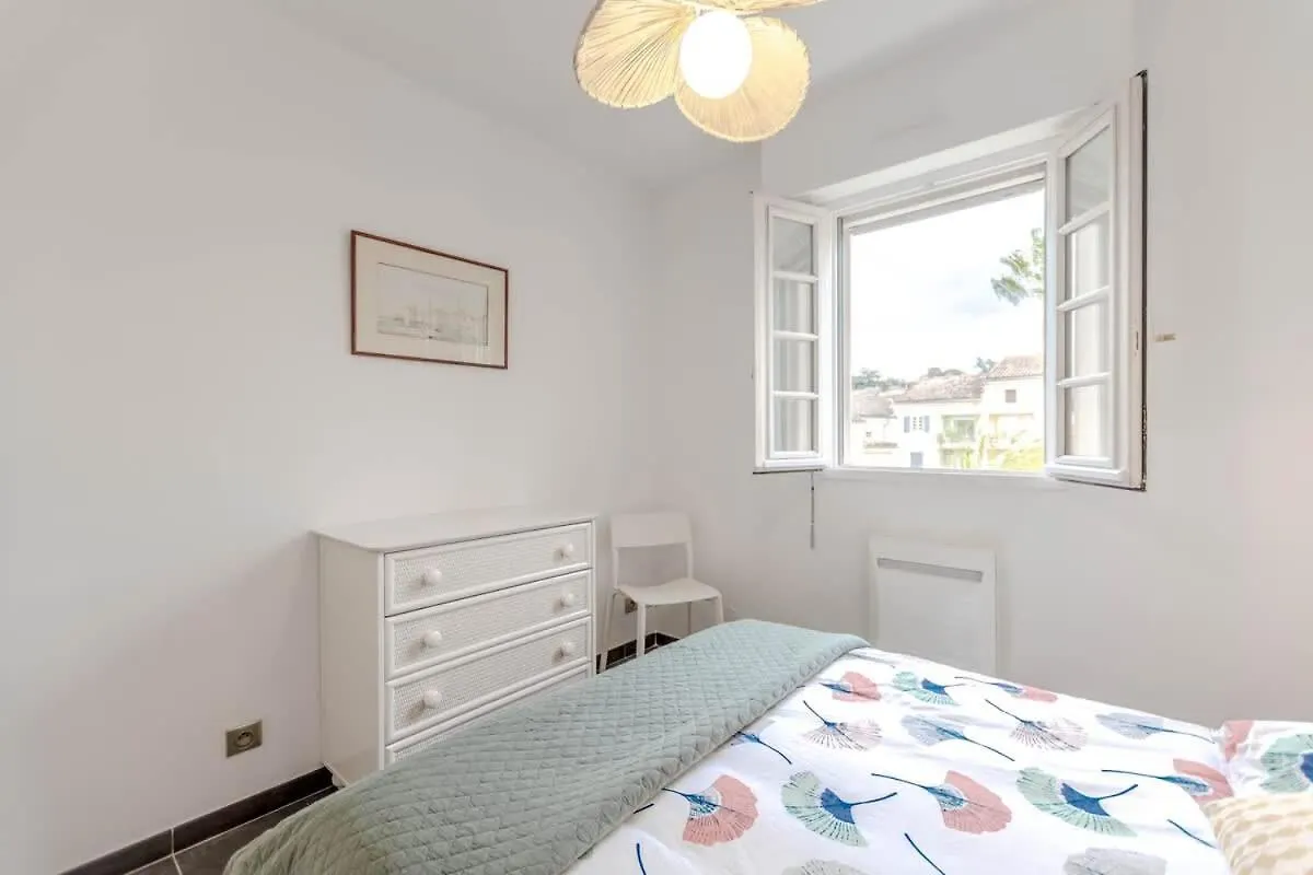 Beautiful Apt With Balcony And Pool Saint Tropez France