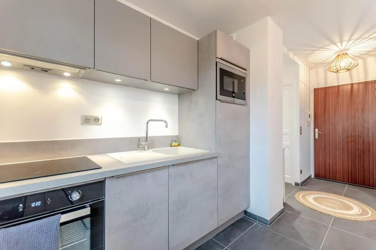 Beautiful Apt With Balcony And Pool Saint Tropez